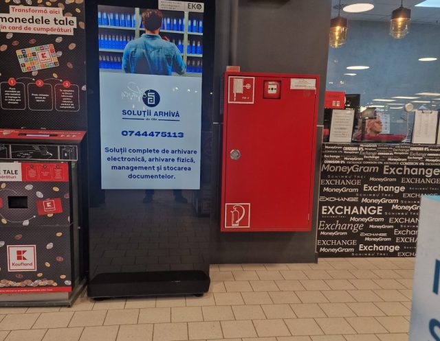 Cum atrag clienții campaniile din Iași? Rețeaua DOOH EkoGroup și Ciprian Petrescu